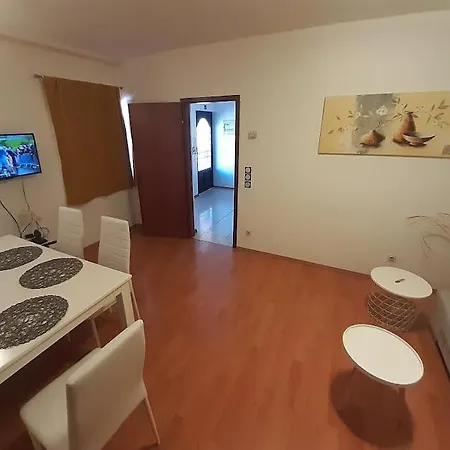 Delas بيشكانا أوفالا