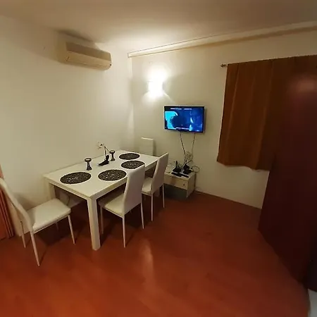 Delas بيشكانا أوفالا