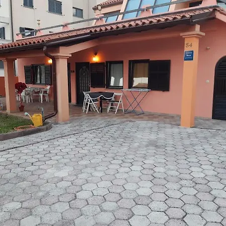 Delas Apartman Pjescana Uvala