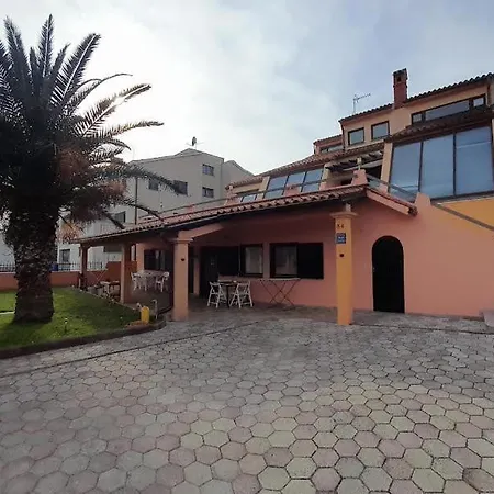 Delas 2 Apartment