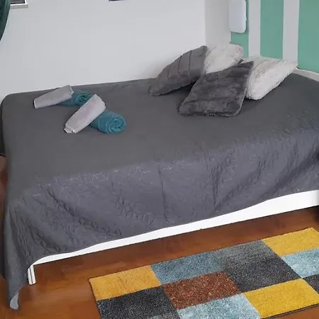 Delas 2 Apartment *