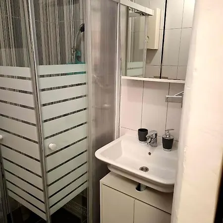 Delas 2 * Pjescana Uvala