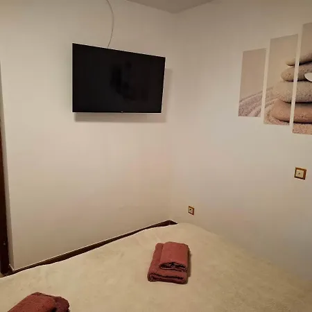 Delas 2 * Pjescana Uvala