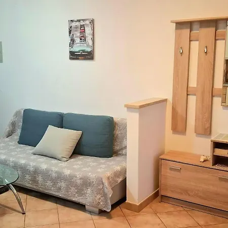 Apartament Delas *