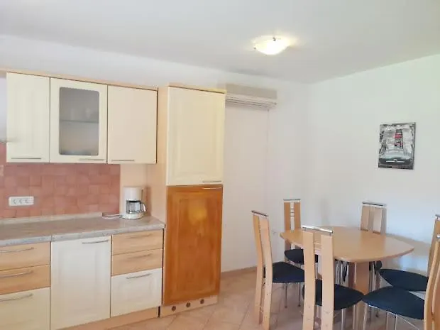 Delas * Pjescana Uvala