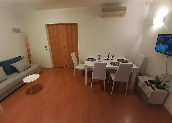 Apartman Delas *