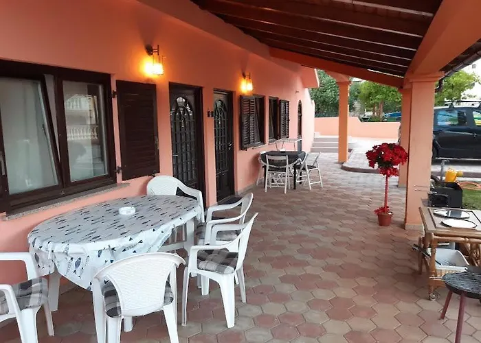 Delas * Pjescana Uvala