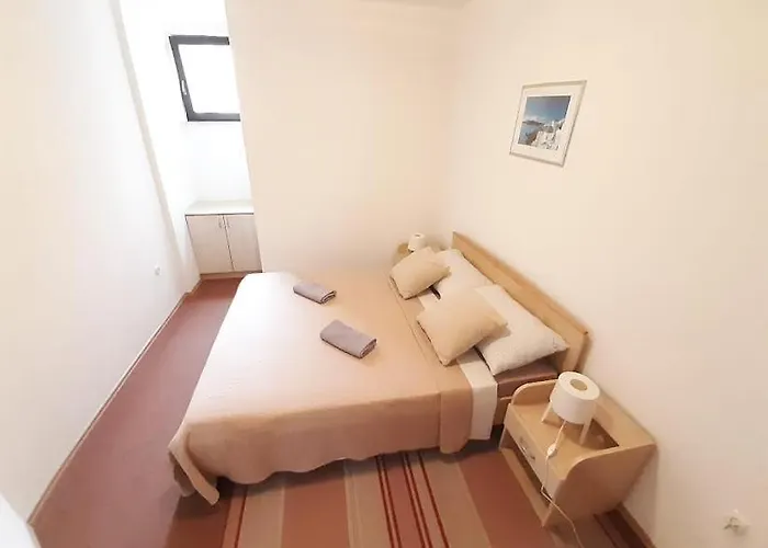 Delas * Pjescana Uvala